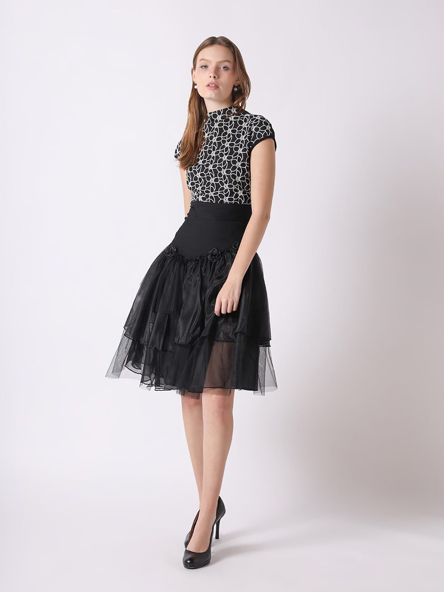 Falda de gasa negra