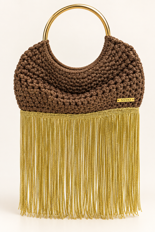 NÚDO Golden Fringe – Cartera Artesanal Chocolate