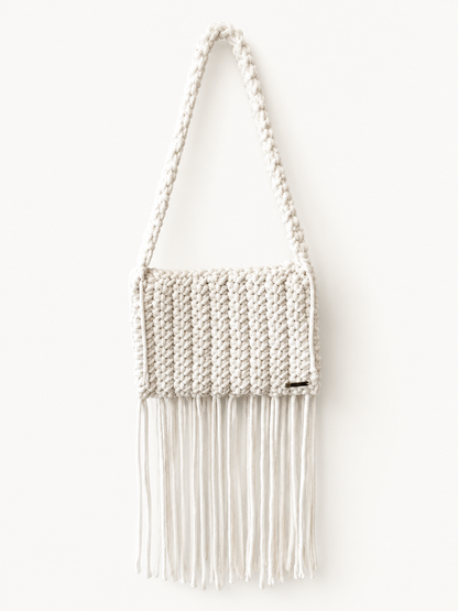 Cartera Artesanal de Macramé/NÚDO  Perla/ Blanca con Flecos