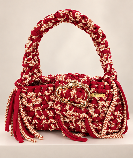 NÚDO Carmesí Luxe – Cartera Artesanal Tejida